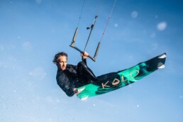 Kiter-Sprung-Blauer-Himmel